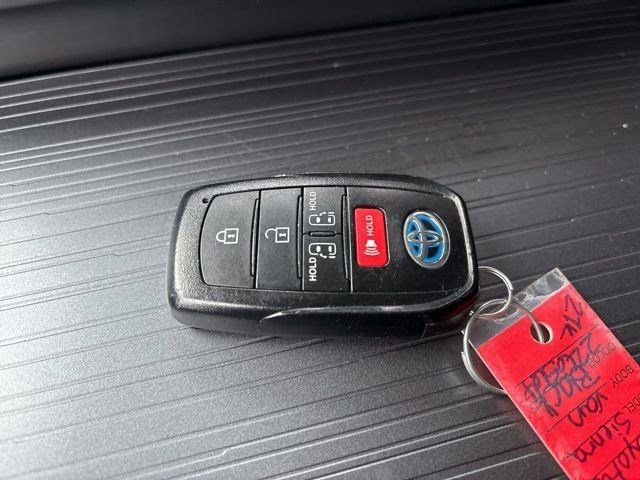 Used 2025 Toyota Sienna LE FWD image 44
