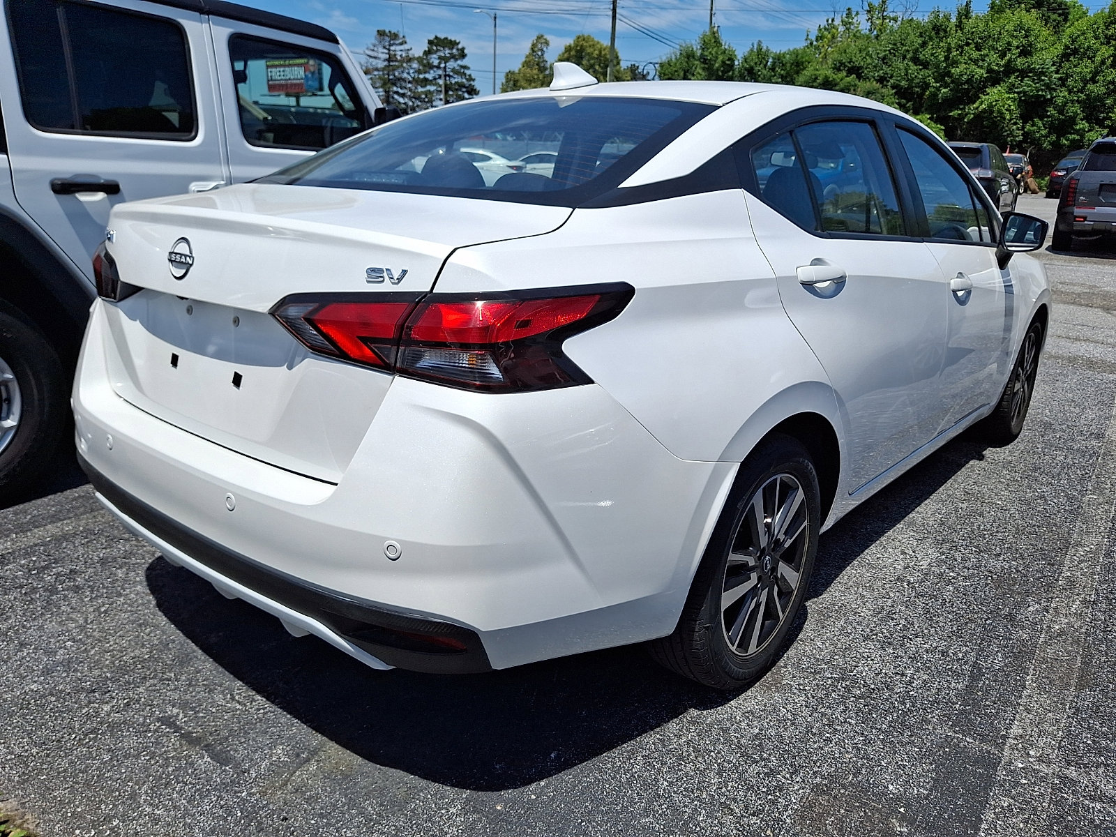 Used 2024 Nissan Versa SV FWD image 9