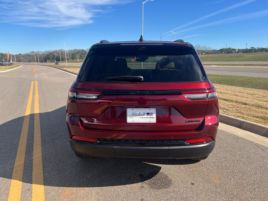 New 2025 Jeep Grand Cherokee Limited w/ Luxury Tech Group II AWD/4WD image 4