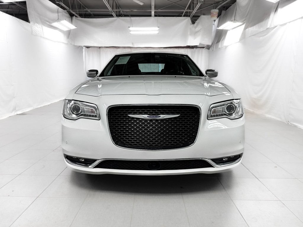 Used 2019 Chrysler 300 Limited w/ Safetytec Plus Group AWD/4WD image 2