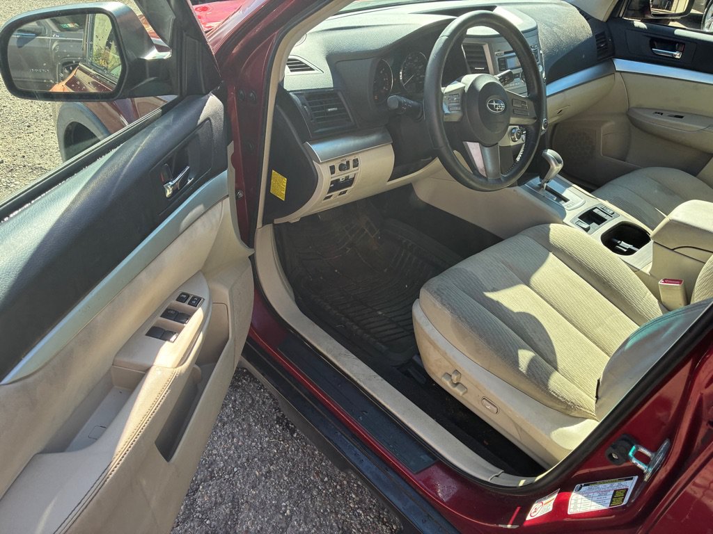 Used 2011 Subaru Outback 2.5i Premium w/ All-Weather Pkg AWD/4WD image 8