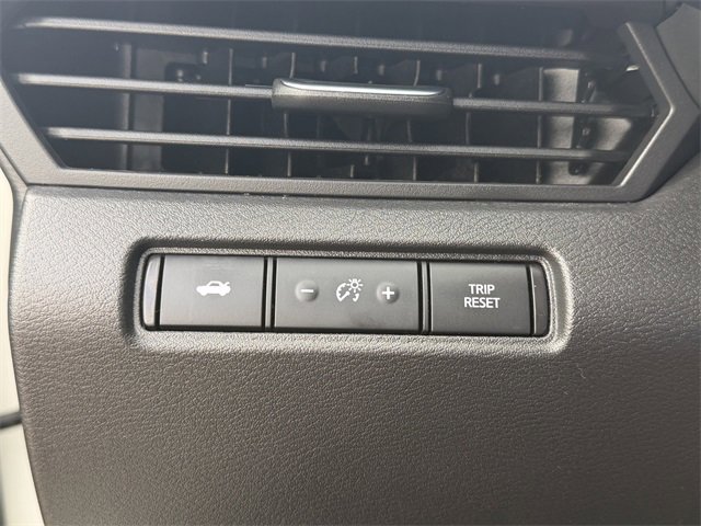 Used 2025 Nissan Altima 2.5 SR image 18