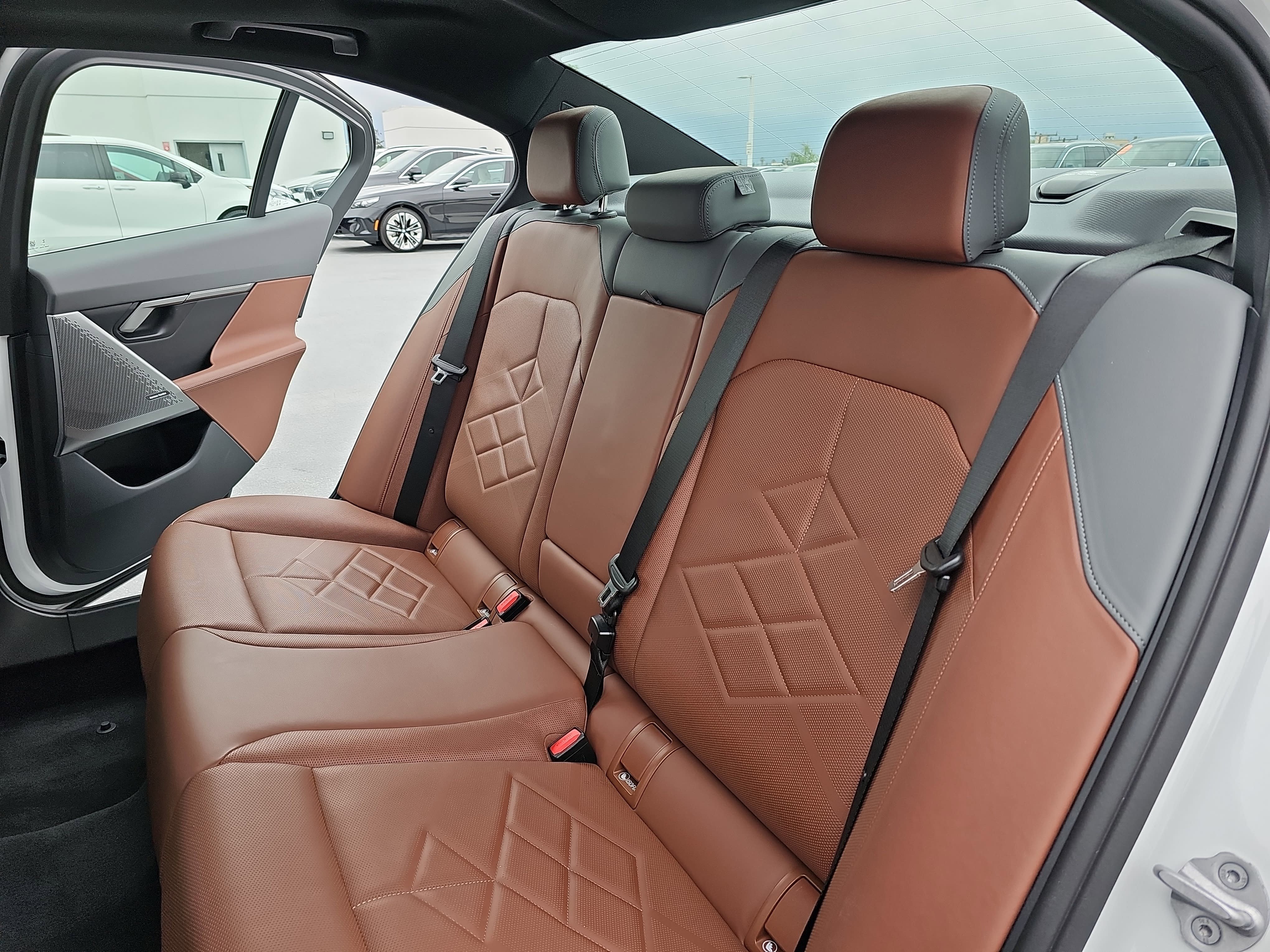 Used 2025 BMW 530i w/ Premium Package image 14