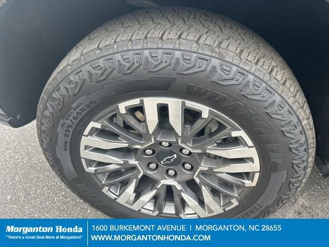 Used 2025 Chevrolet Suburban Z71 w/ Comfort Package image 12