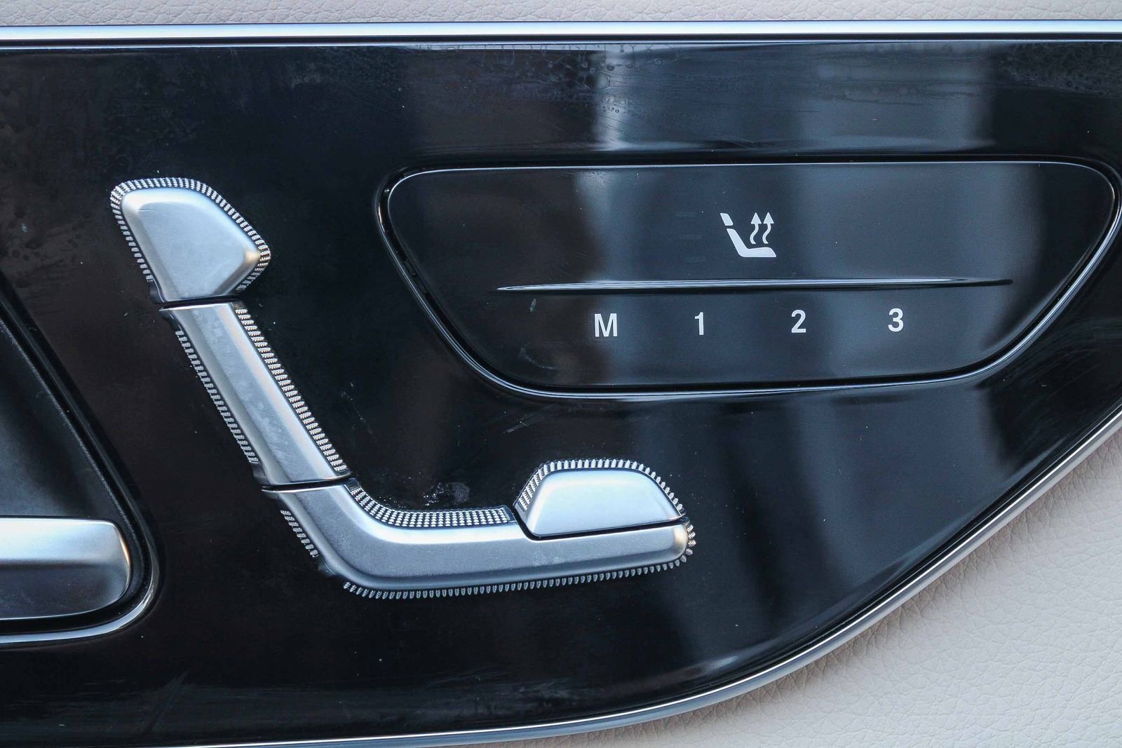 Certified 2025 Mercedes-Benz GLC 300 4MATIC image 21