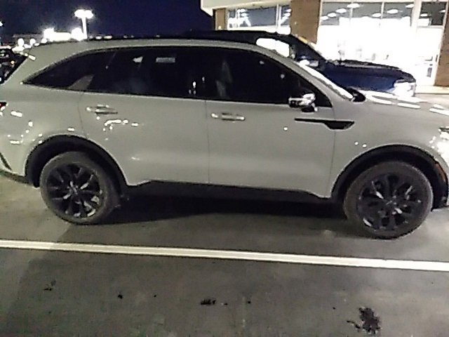 Used 2023 Kia Sorento SX image 1