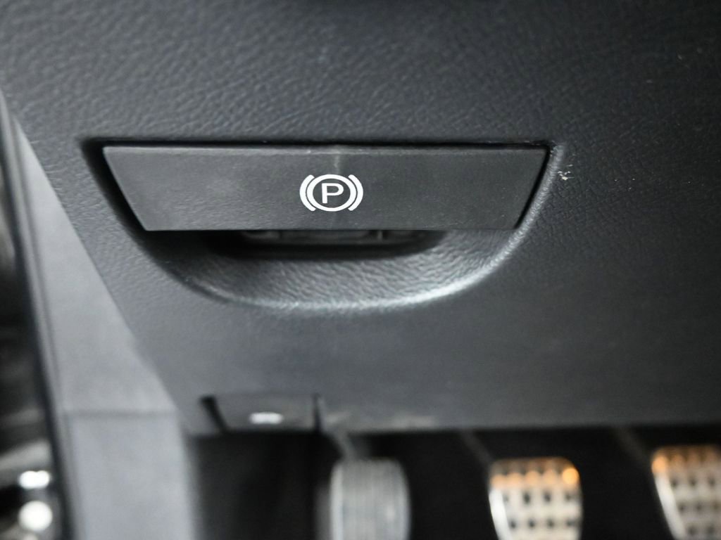 Used 2016 Dodge Challenger R/T RWD image 20