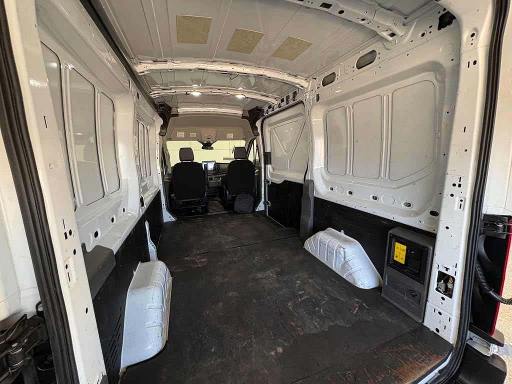 Used 2023 Ford E-Transit Medium Roof image 25