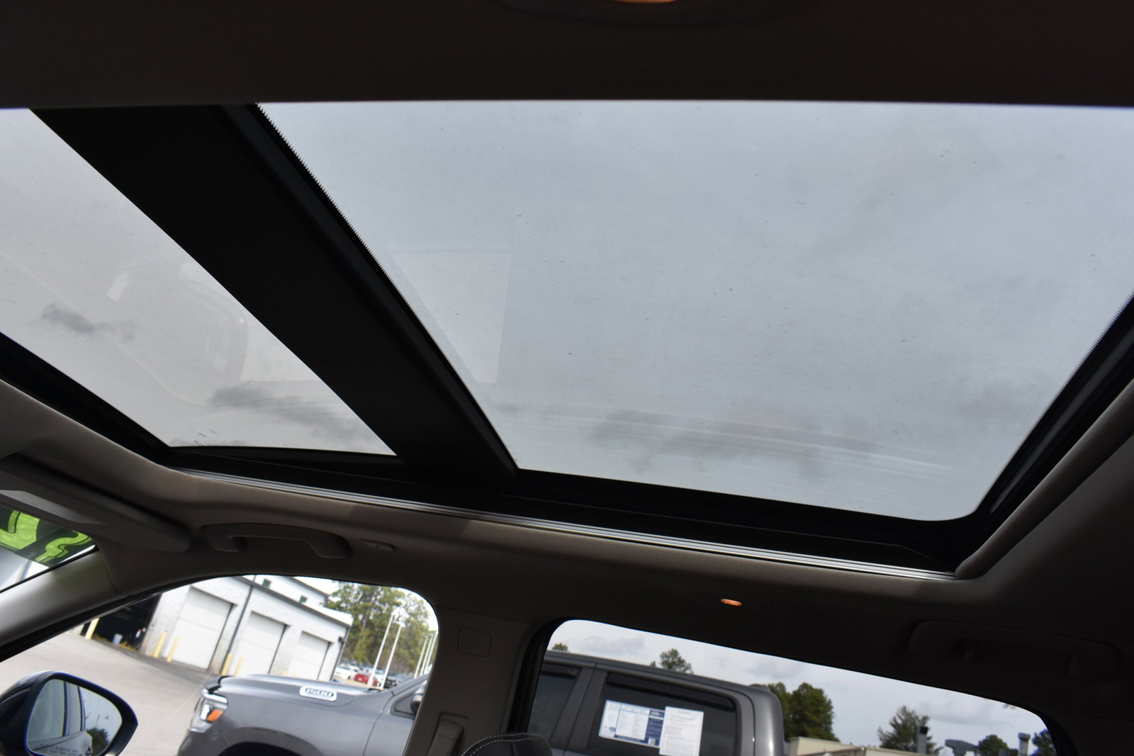 Used 2023 Nissan Rogue SL image 27