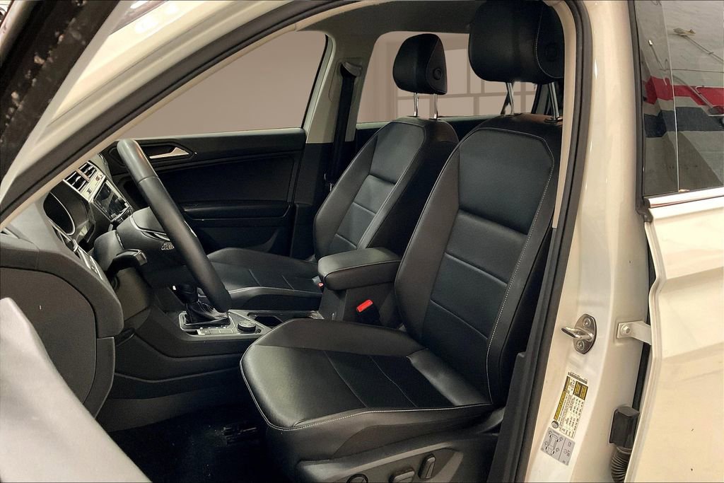 Used 2021 Volkswagen Tiguan SE image 23