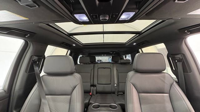 Used 2024 Chevrolet Suburban Z71 w/ Luxury Package AWD/4WD image 32
