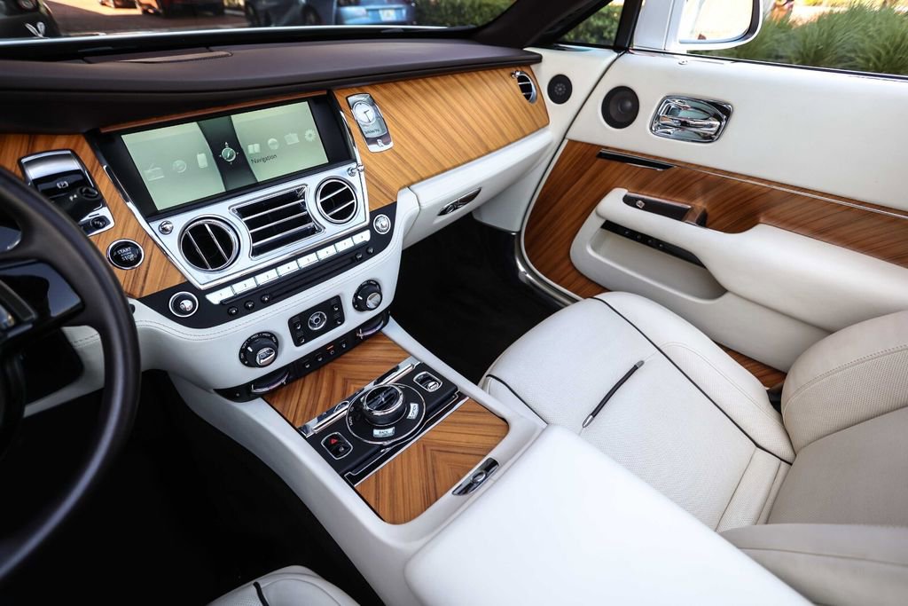 Used 2016 Rolls-Royce Dawn image 35