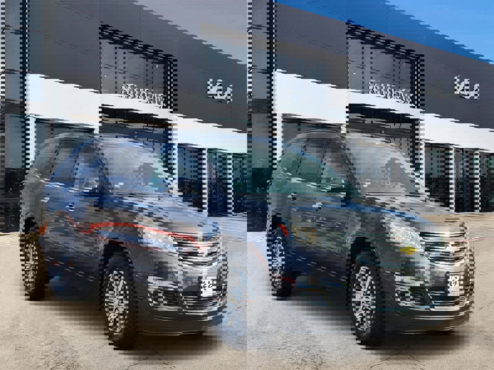 Used 2017 Chevrolet Traverse LT image 3