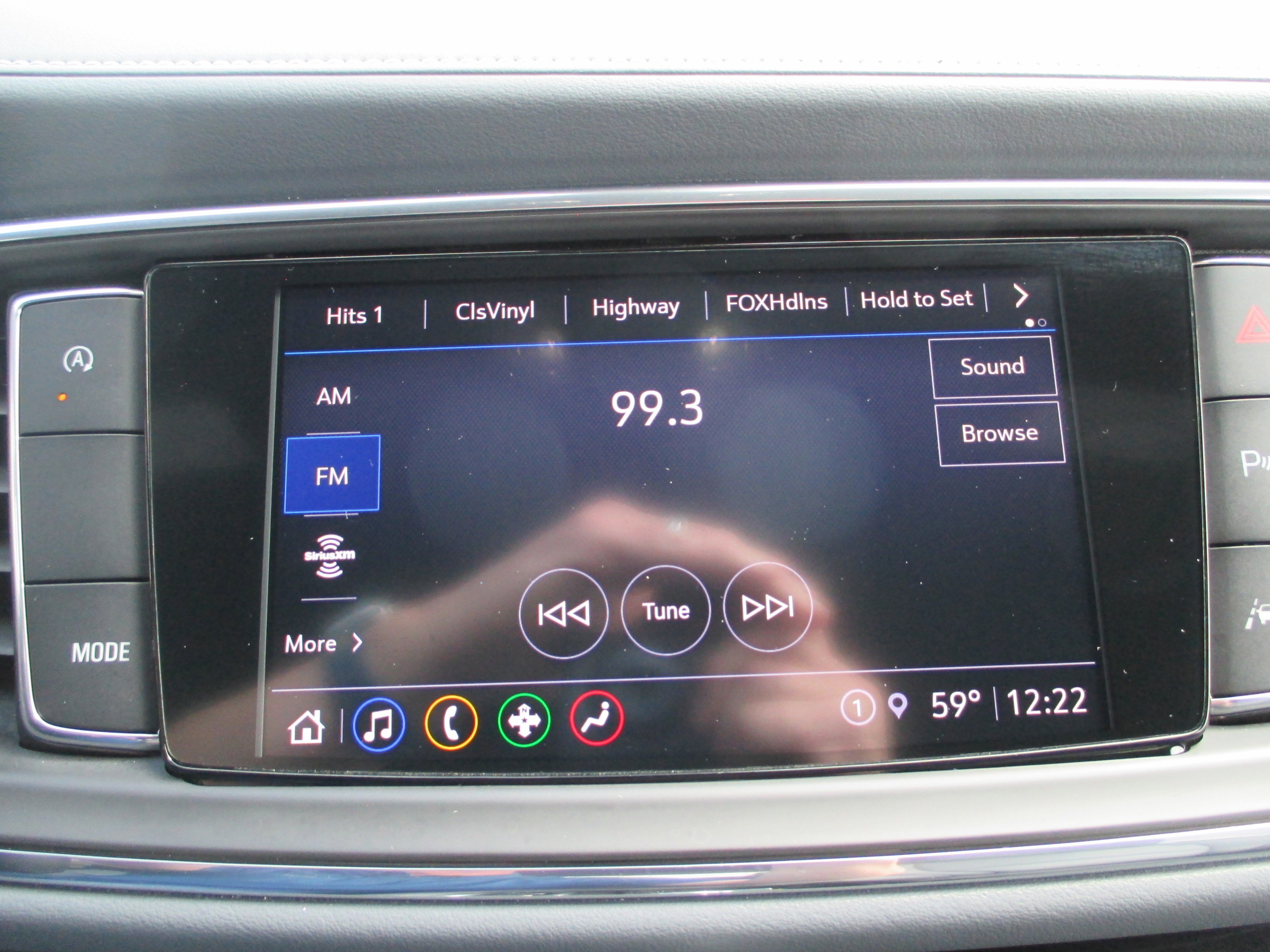 Used 2024 Buick Enclave Essence w/ Sport Touring Edition FWD image 18