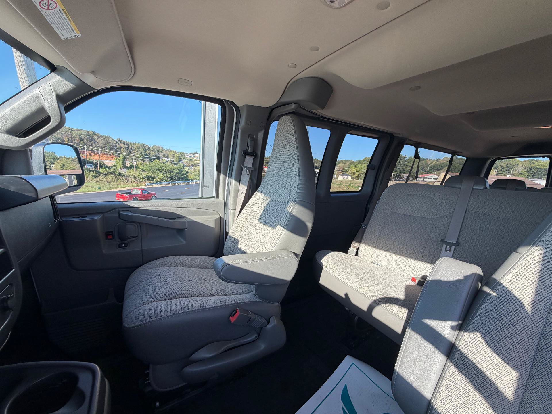Used 2025 GMC Savana 3500 LT w/ LT Preferred Equipment Group RWD image 9