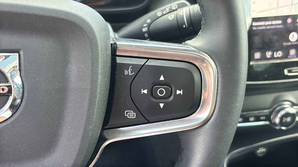 Certified 2024 Volvo XC40 B5 Plus w/ Protection Package Premier AWD/4WD image 17