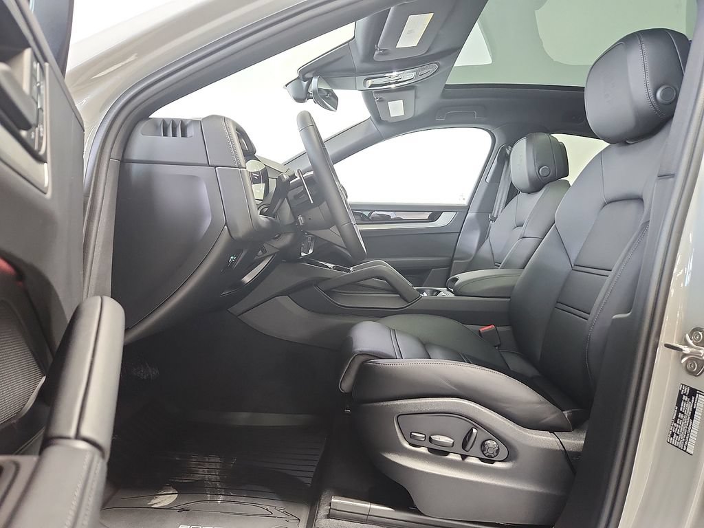 New 2026 Porsche Cayenne Coupe AWD/4WD image 5