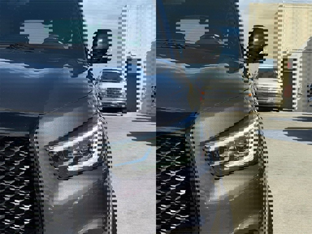 Used 2023 INFINITI QX80 Sensory w/ All-Season Package image 3