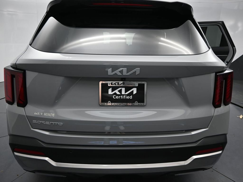 Used 2025 Kia Sorento S w/ Panoramic Sunroof Package image 9