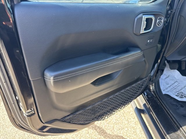 Used 2018 Jeep Wrangler Unlimited Sahara image 13