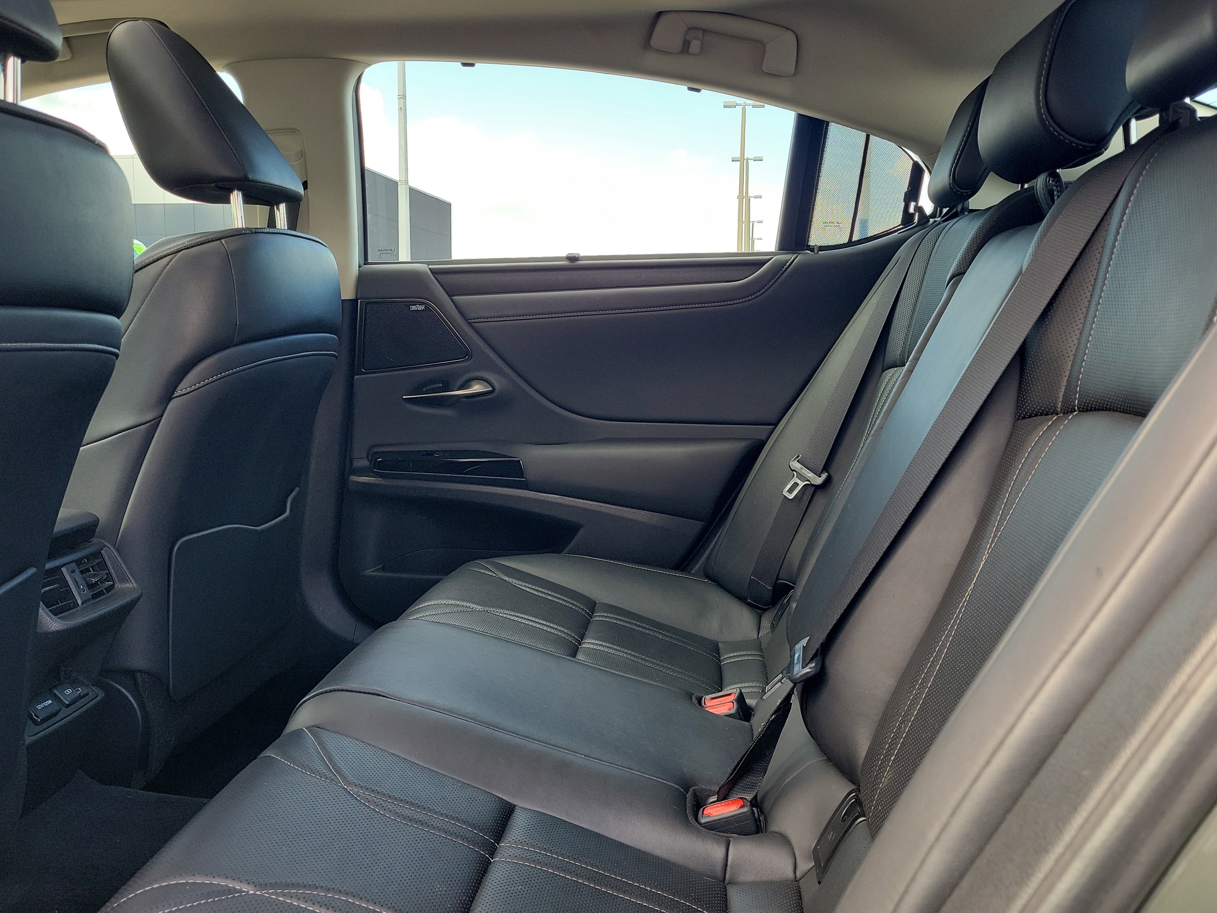 Used 2023 Lexus ES 350 Ultra Luxury image 12