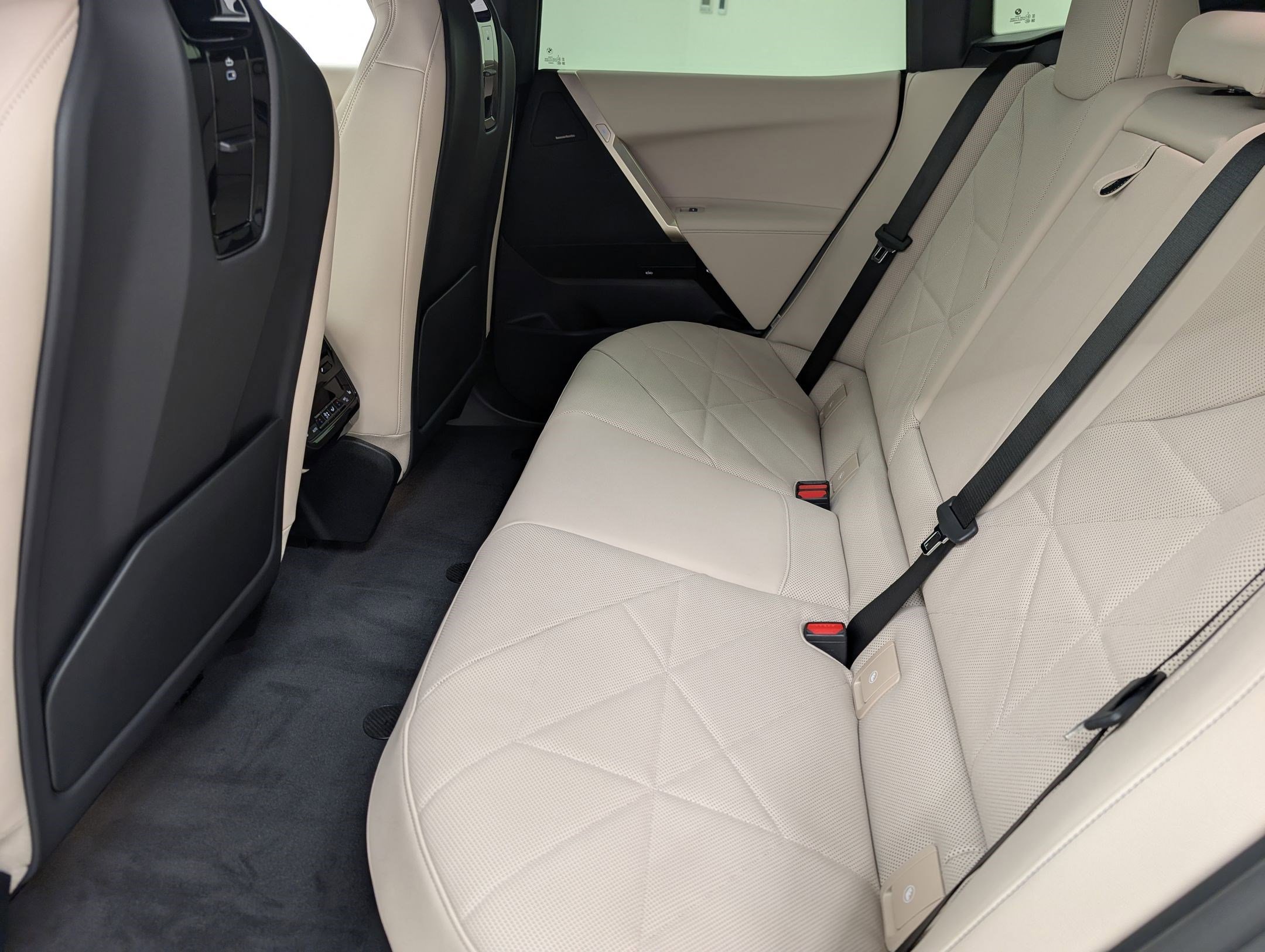 New 2026 BMW iX xDrive45 w/ Executive Package image 15