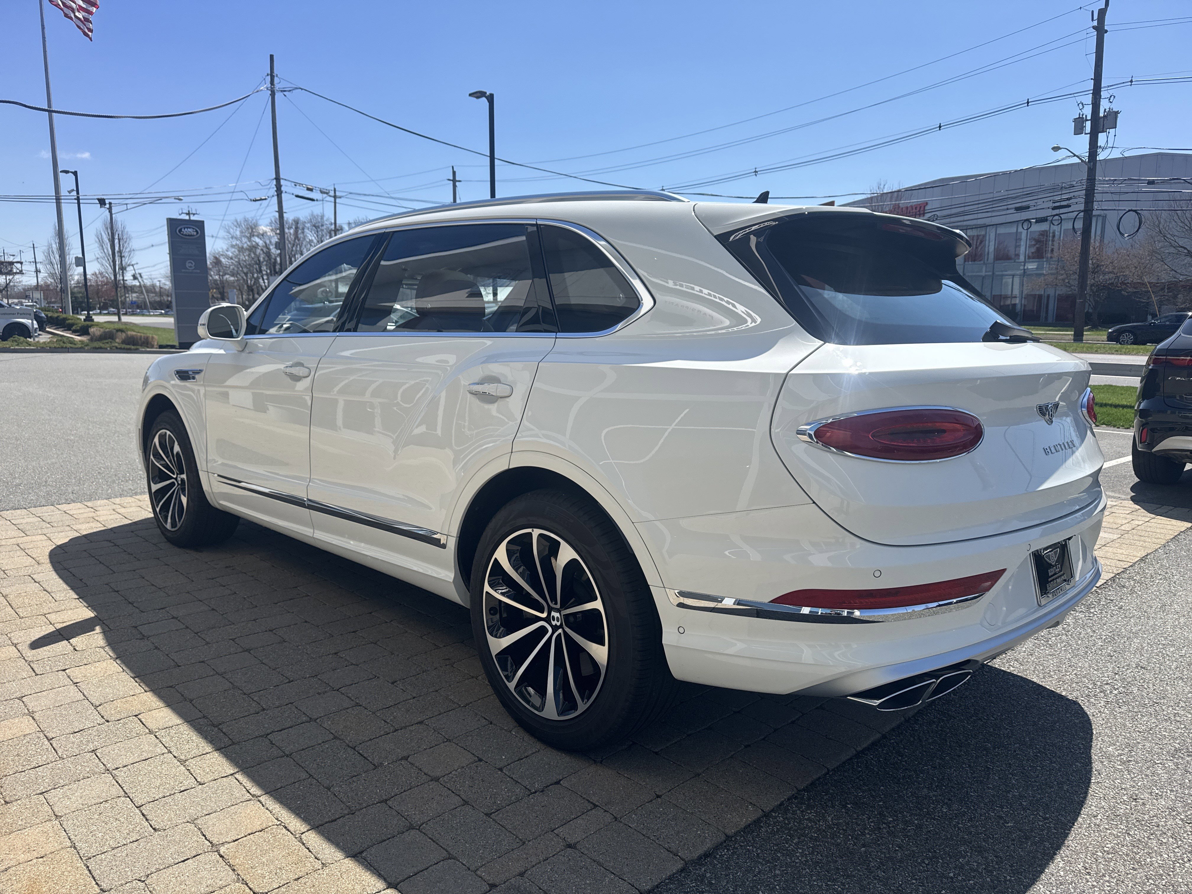 Used 2024 Bentley Bentayga Extended Wheelbase image 33