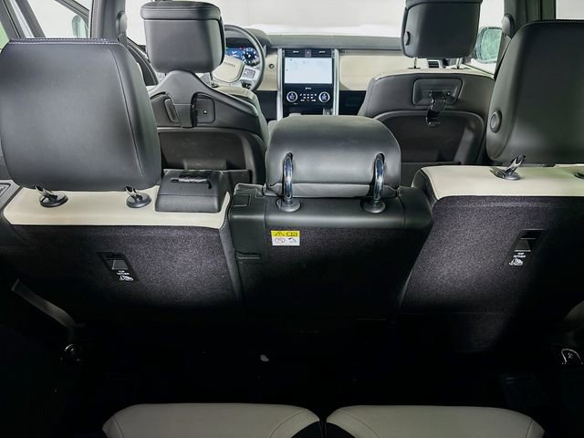 Used 2023 Land Rover Discovery Metropolitan Edition image 24