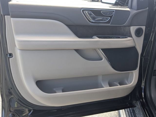 Used 2022 Lincoln Navigator Reserve image 9