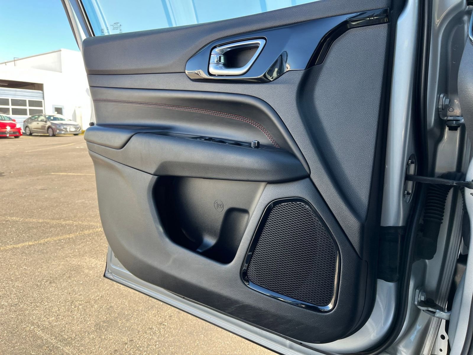 Used 2025 Jeep Compass Trailhawk image 20