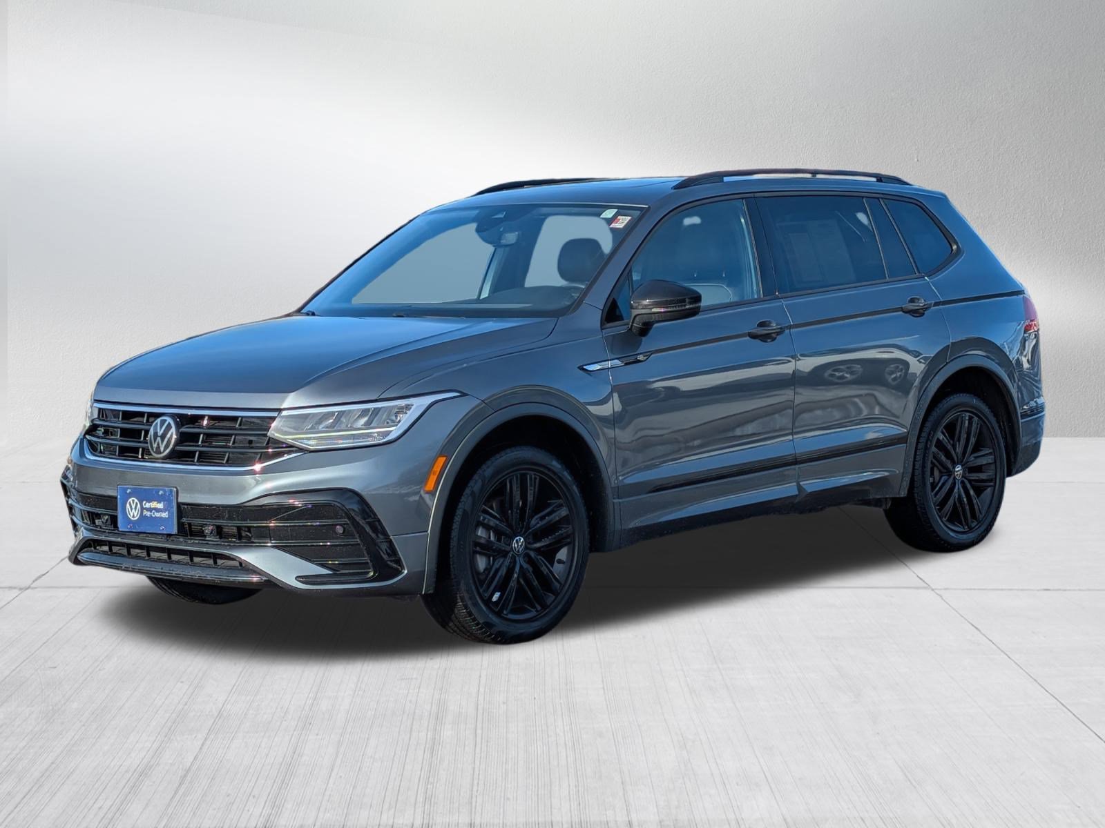 Used 2022 Volkswagen Tiguan SE R-Line image 3
