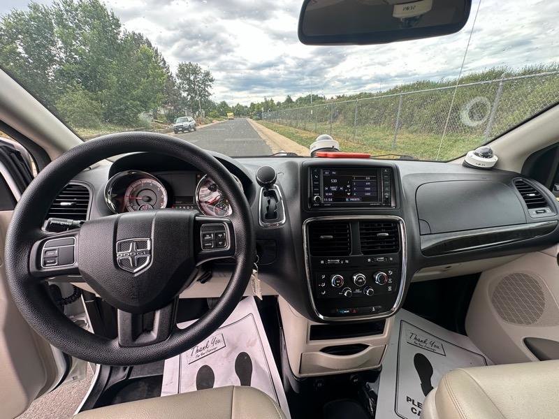 Used 2019 Dodge Grand Caravan SE image 24
