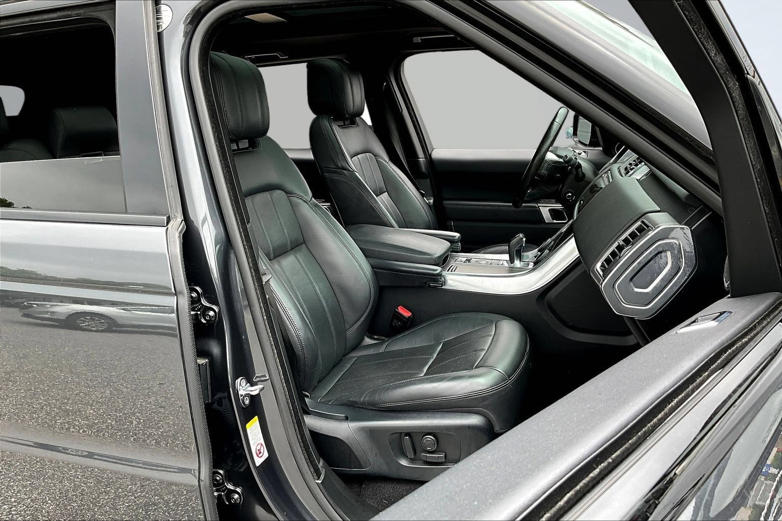Used 2019 Land Rover Range Rover Sport HSE AWD/4WD image 28