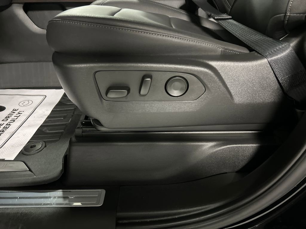 Used 2025 GMC Sierra 2500 SLT w/ SLT Premium Package image 13