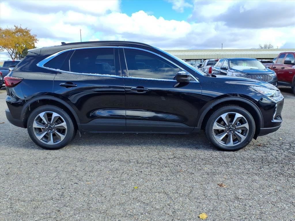 Used 2023 Ford Escape Platinum image 6