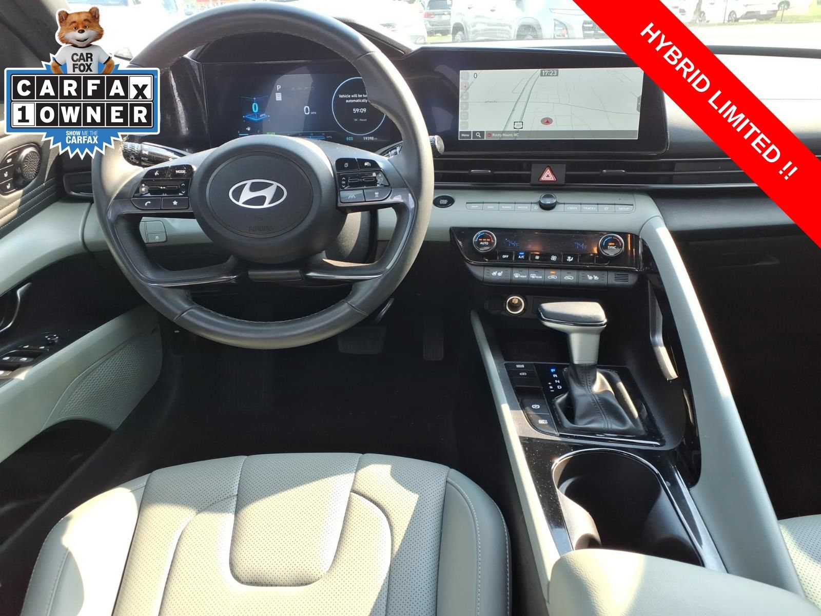 Used 2025 Hyundai Elantra Limited FWD image 12