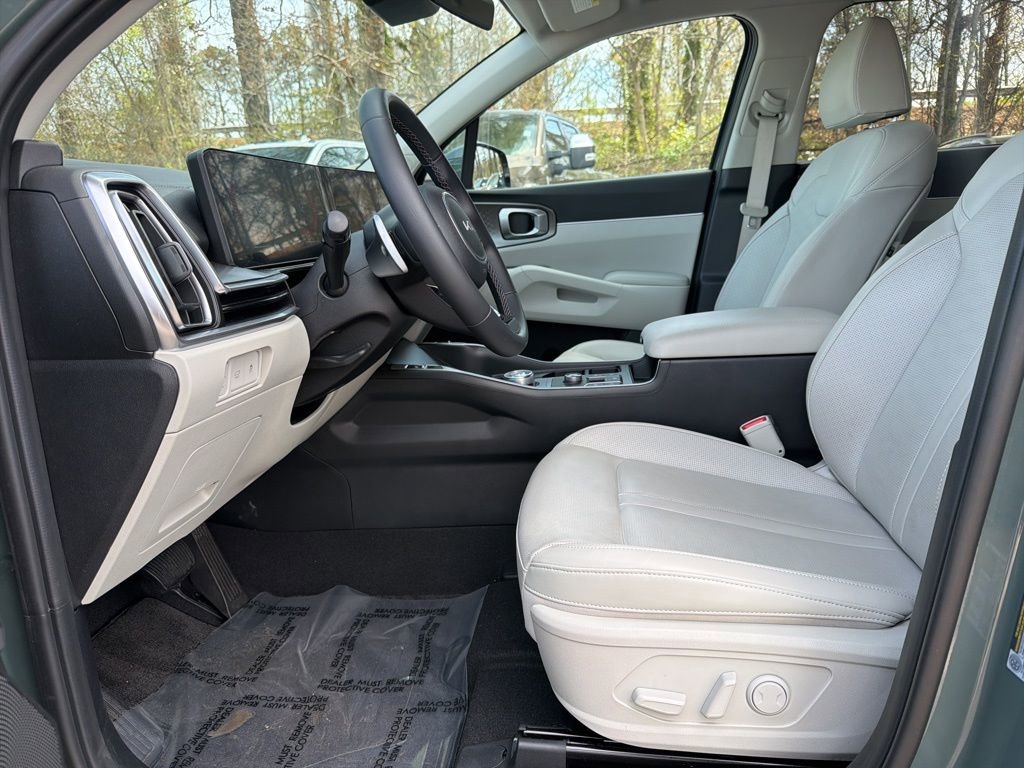 Certified 2025 Kia Sorento EX image 17