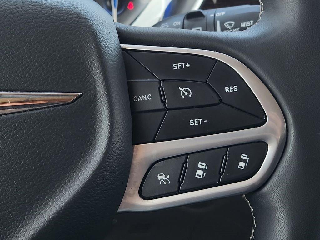 Used 2023 Chrysler Pacifica Limited image 29