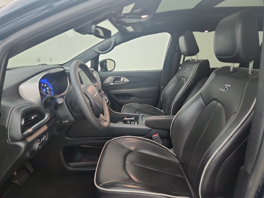 Certified 2025 Chrysler Pacifica Limited FWD image 20