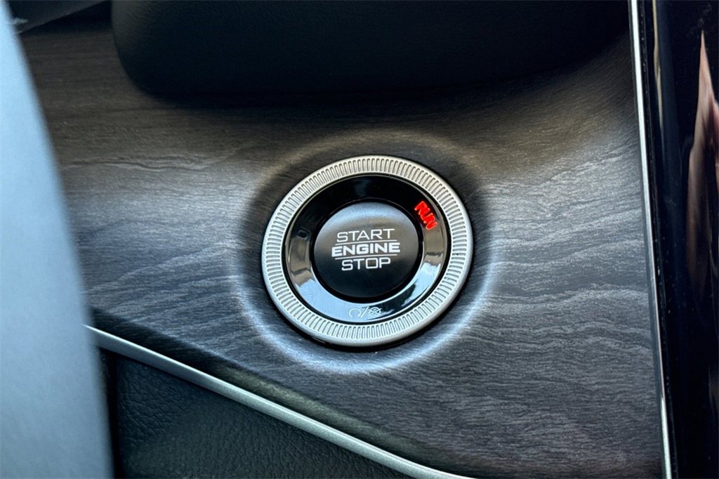 Used 2024 Jeep Grand Cherokee Limited image 32