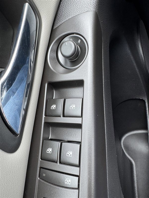 Used 2015 Chevrolet Cruze LS FWD image 23