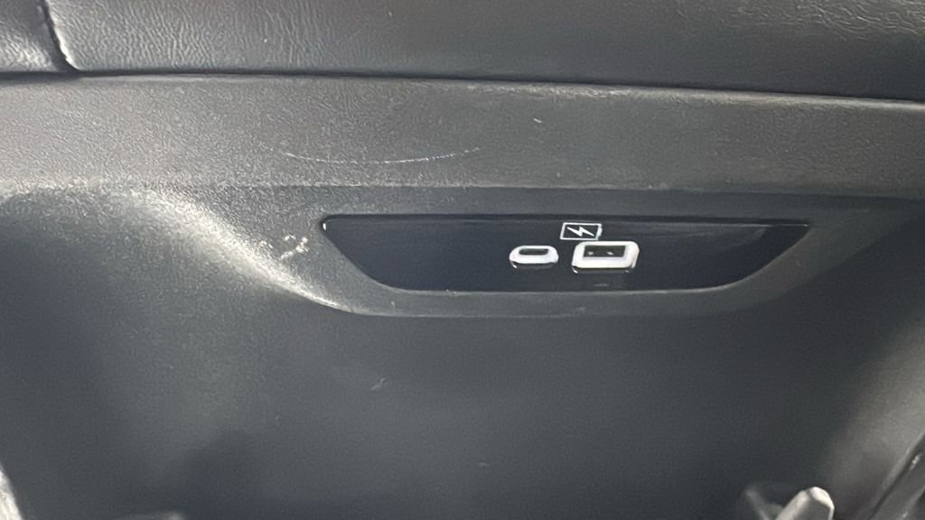 Used 2024 Chrysler Pacifica Select image 44