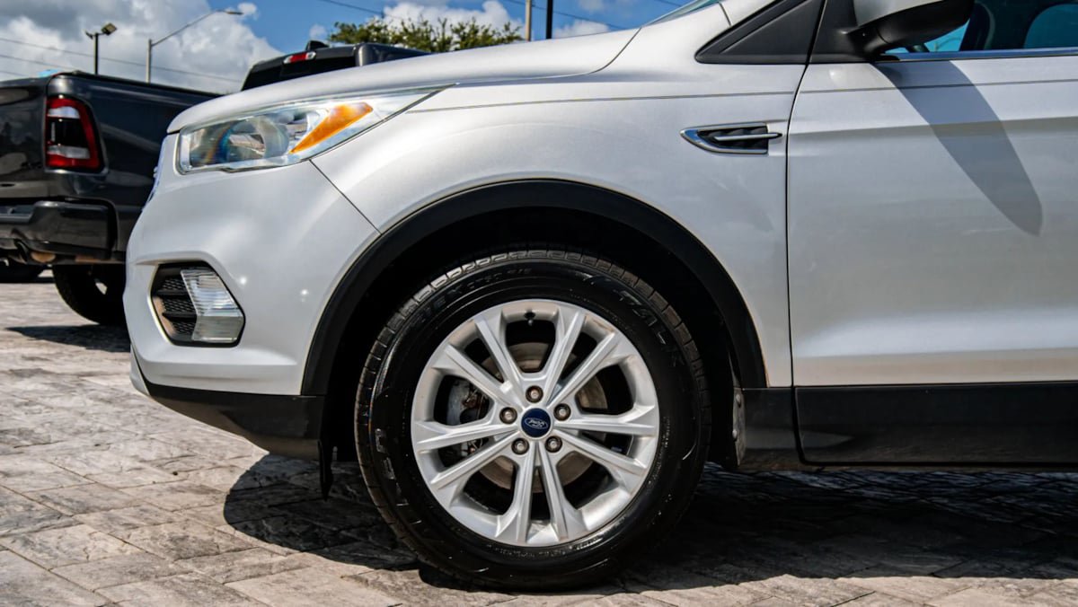 Used 2017 Ford Escape SE FWD image 17