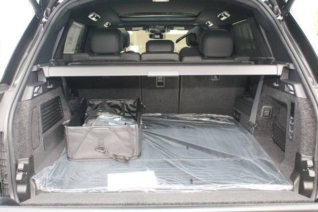 New 2026 Land Rover Range Rover Long Wheelbase SE image 12