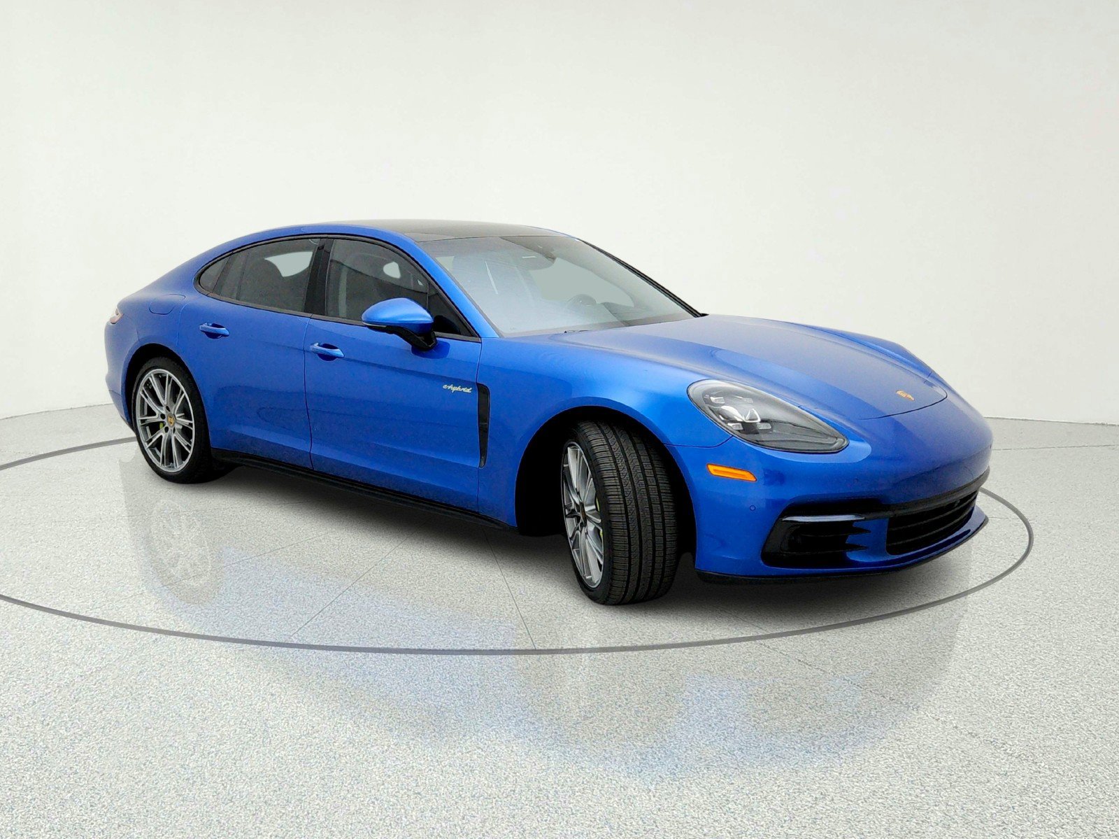 Used 2018 Porsche Panamera 4 AWD/4WD image 5