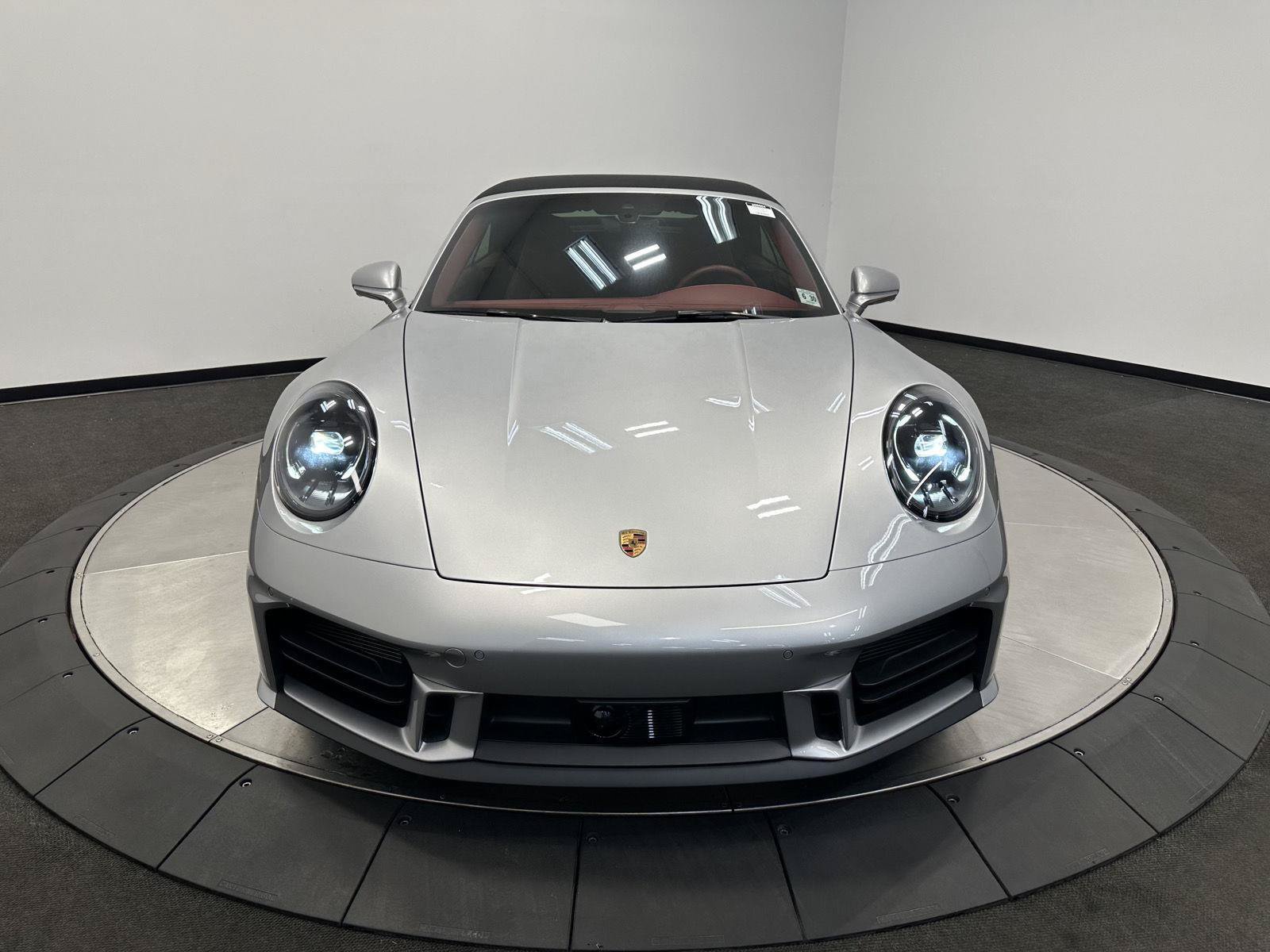 Used 2025 Porsche 911 Carrera RWD image 10