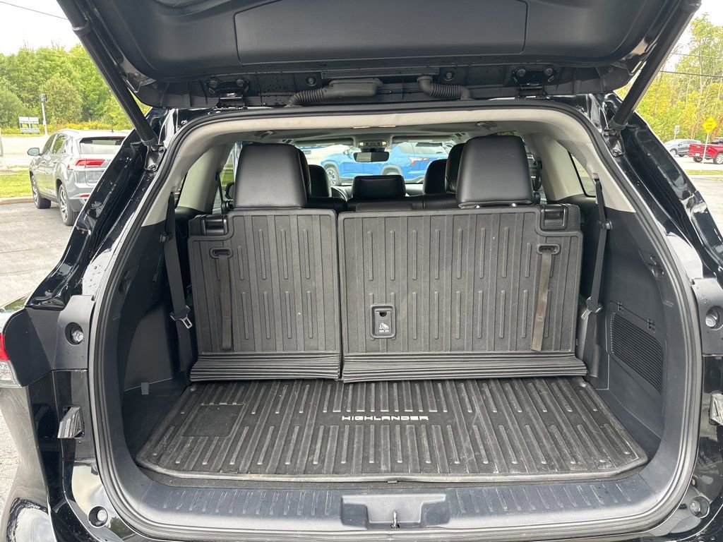 Used 2023 Toyota Highlander XLE image 34