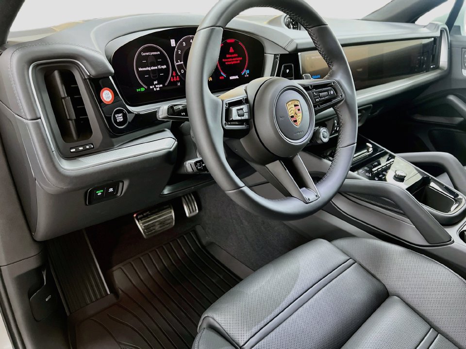 New 2026 Porsche Cayenne Coupe AWD/4WD image 4