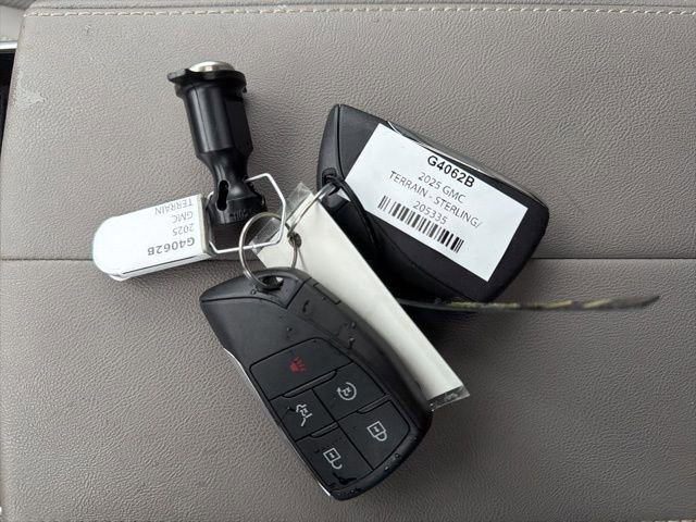 Used 2025 GMC Terrain Elevation w/ Elevation Premium Package AWD/4WD image 27