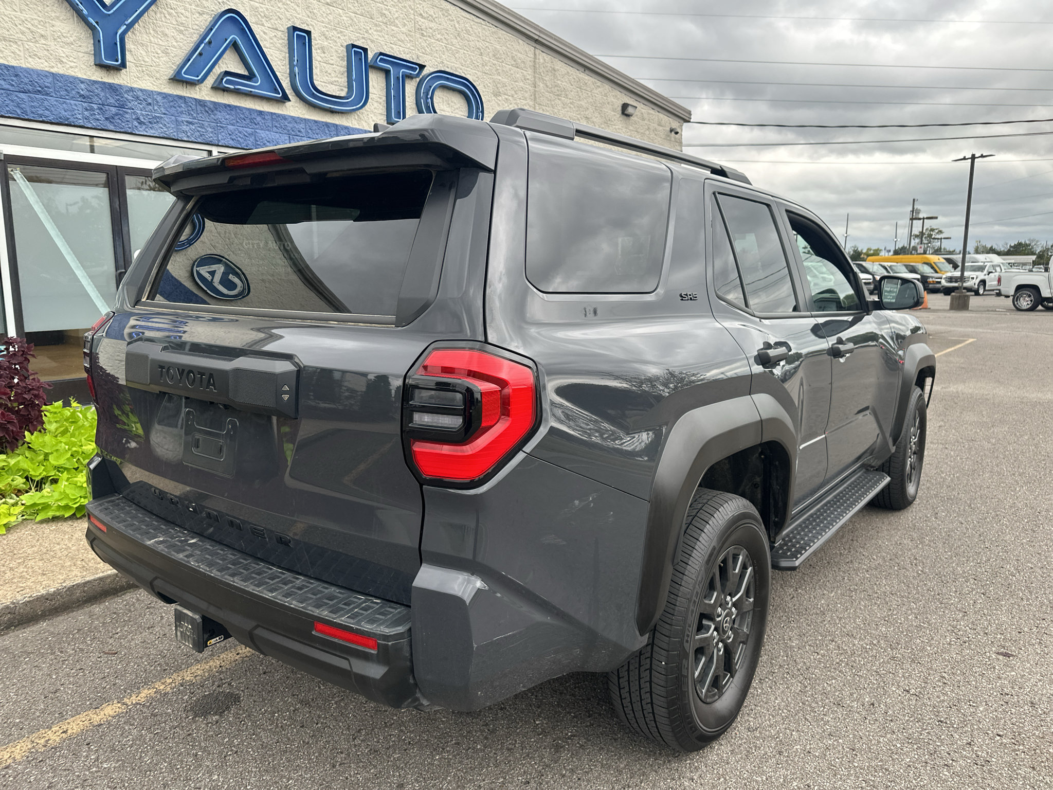 Used 2025 Toyota 4Runner SR5 AWD/4WD image 4